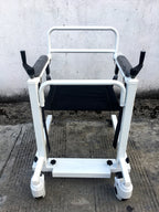 Nursing care of the paralyzed elderly with self-service transfer machine